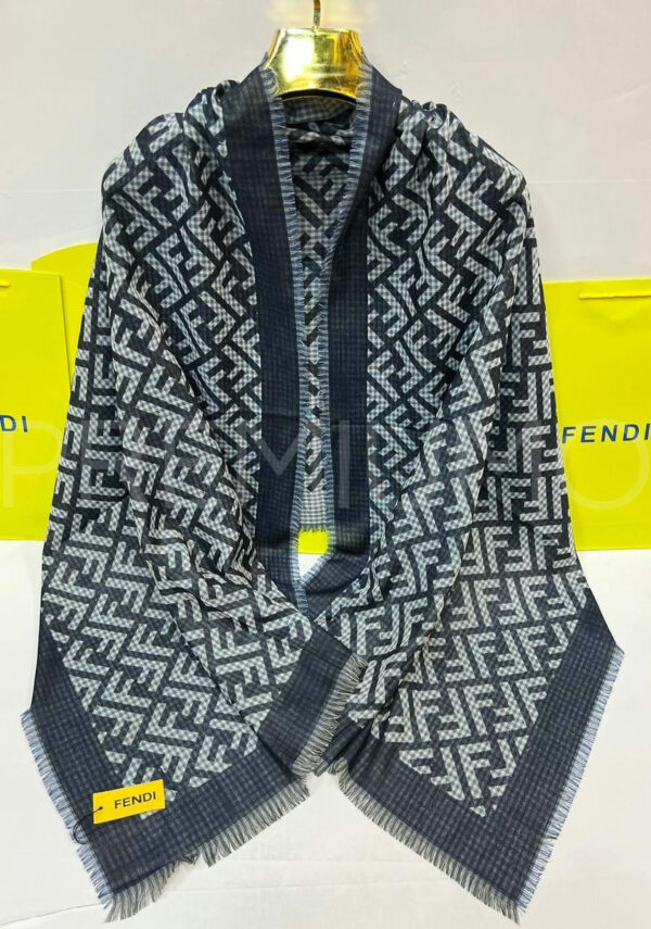 Fendi палантин PR524469