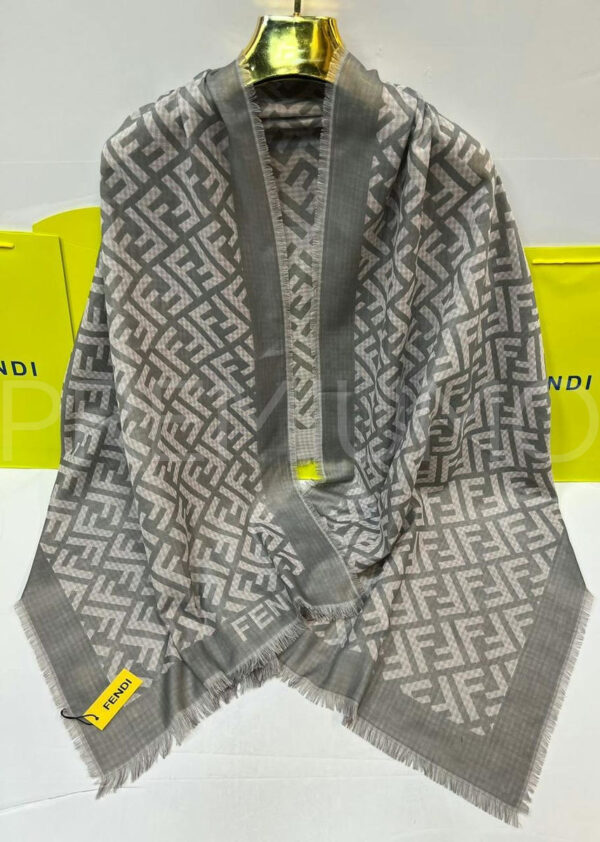 Fendi палантин PR479693