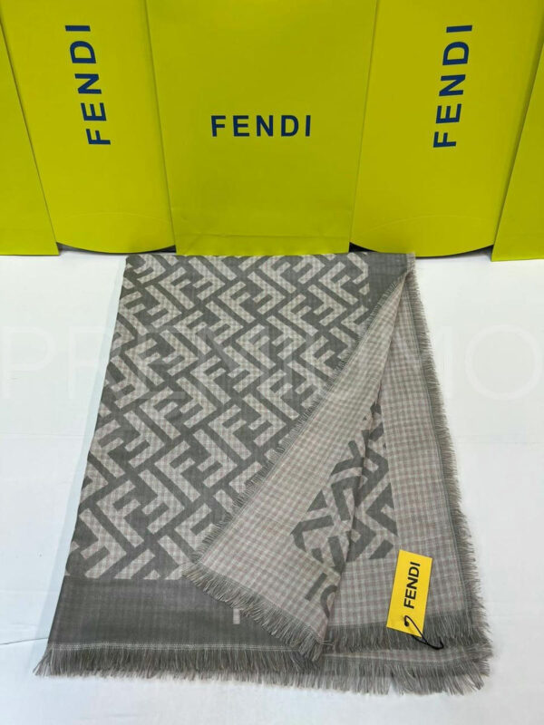 Fendi палантин PR479693 3