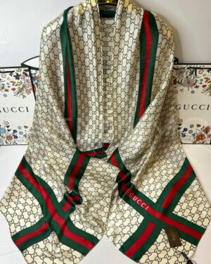 Gucci палантин PR627359