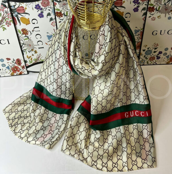 Gucci палантин PR627359 3