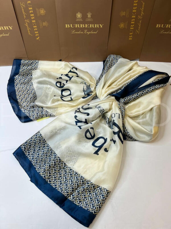 Burberry палантин PR894425 2