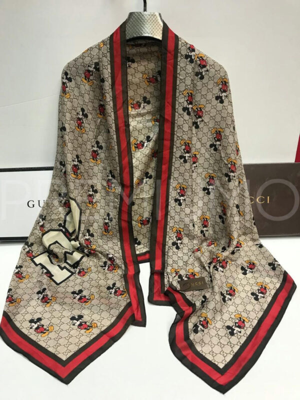 Gucci палантин PR773394