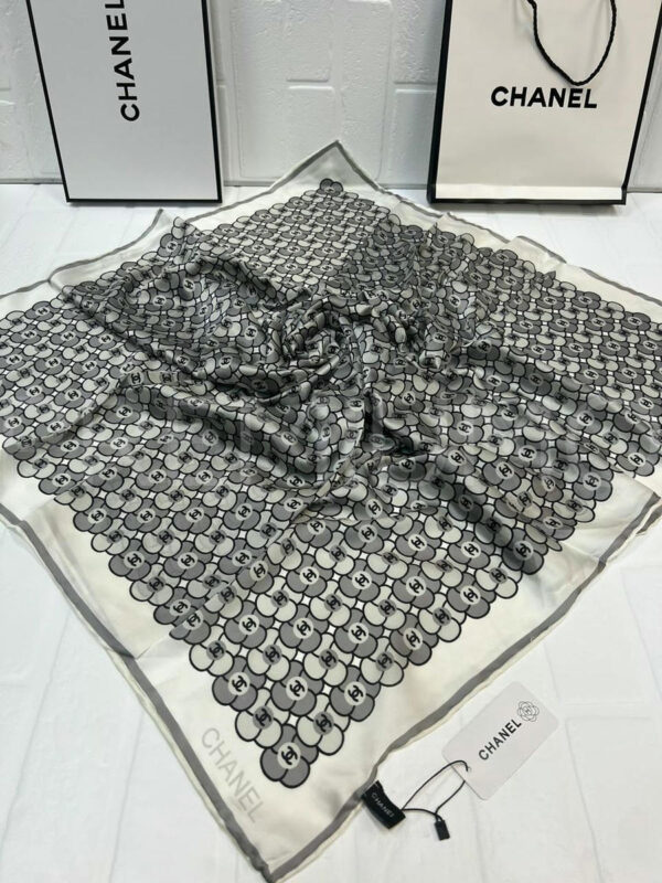 Chanel платок PR483998