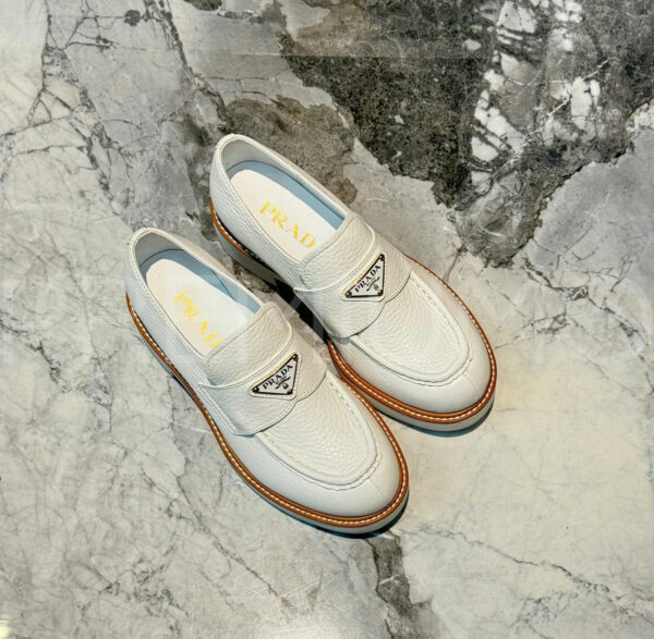 Prada лоферы PR862930