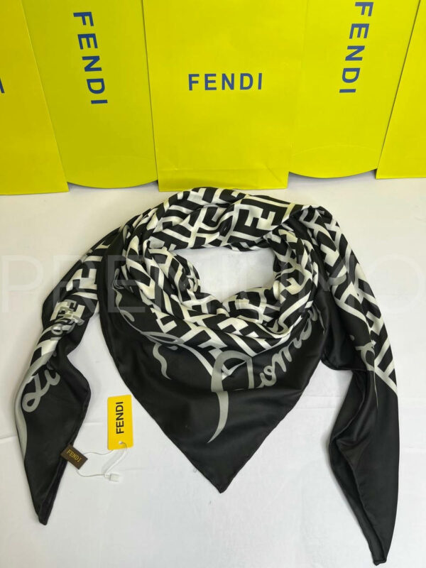 Fendi платок PR931815