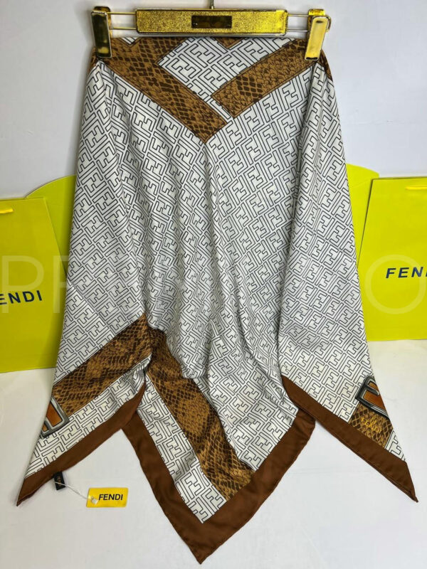 Fendi платок PR496655 2