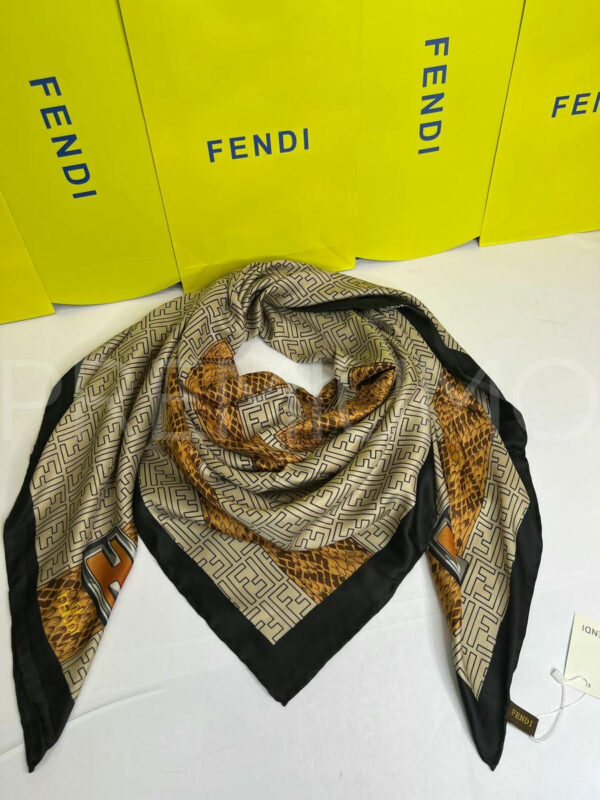 Fendi платок PR804468