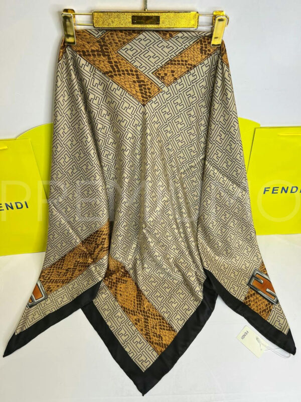 Fendi платок PR804468 3