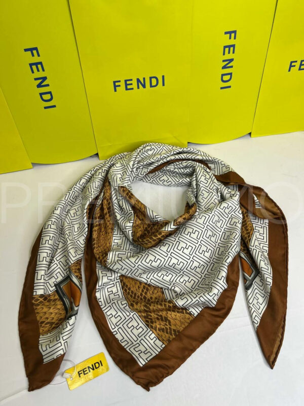 Fendi платок PR496655