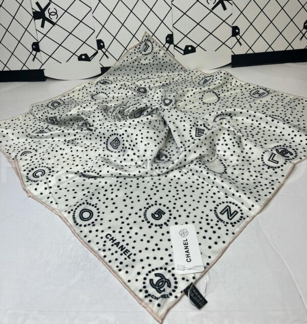 Chanel платок PR891325