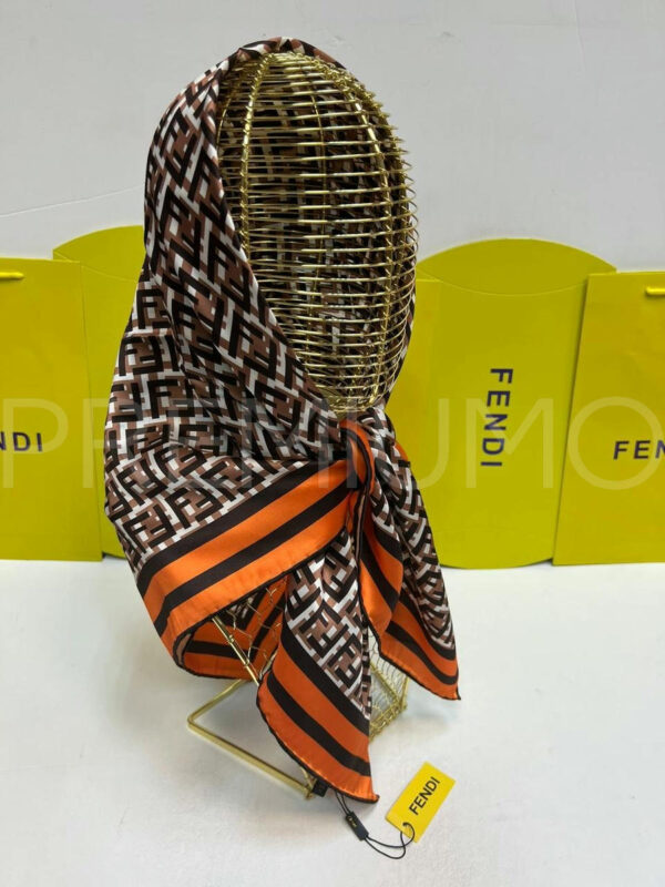 Fendi платок PR361566 2