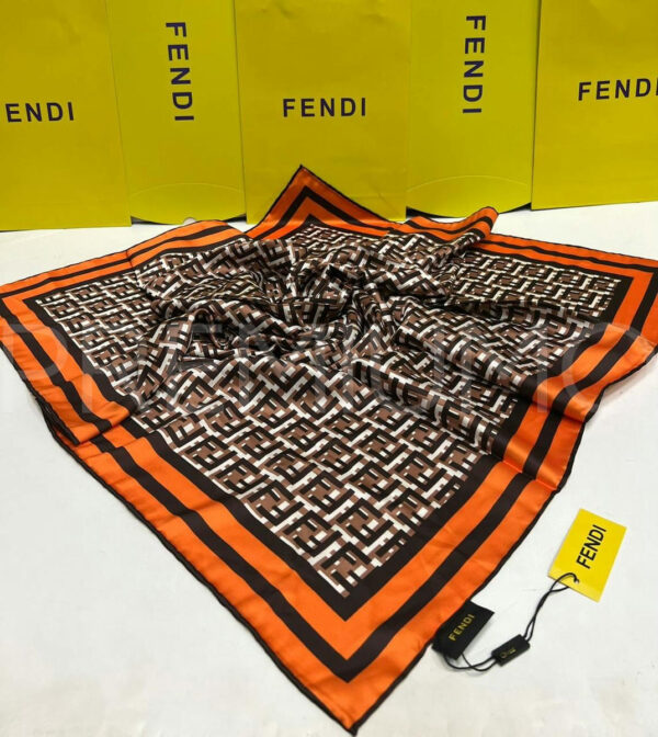 Fendi платок PR361566