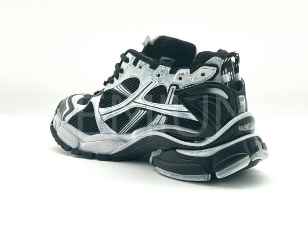 Balenciaga Runner Black and White кроссовки PR444661 4