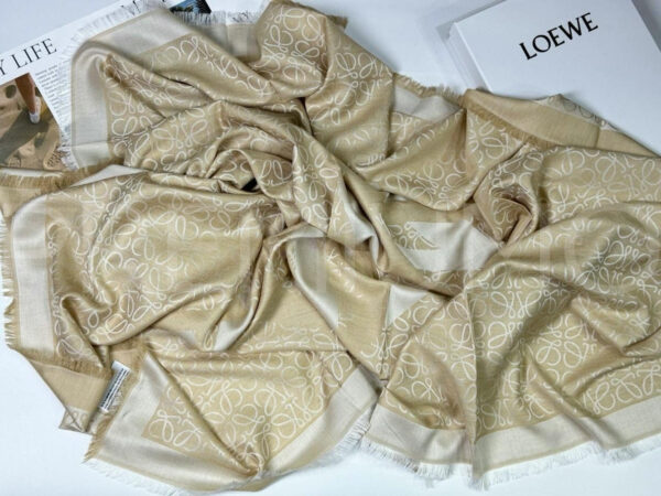 Loewe платок PR415429