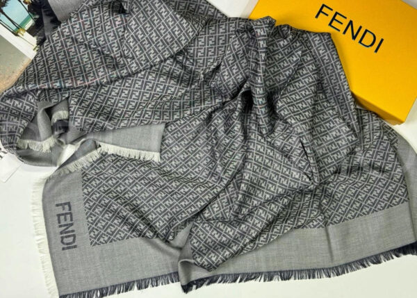 Fendi платок PR937601