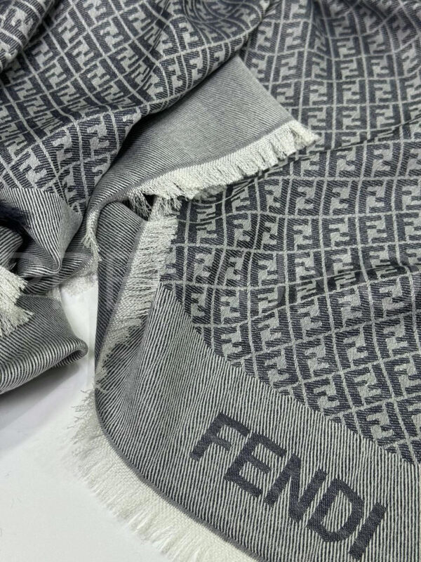 Fendi платок PR937601 2