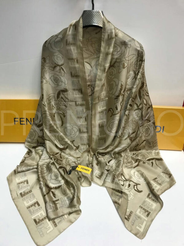Fendi палантин PR226540