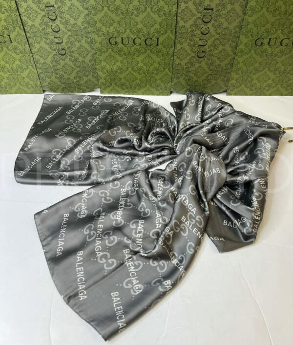 Gucci палантин PR918896 2