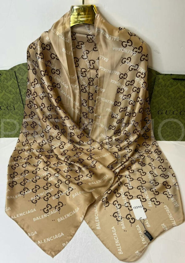 Gucci палантин PR713352