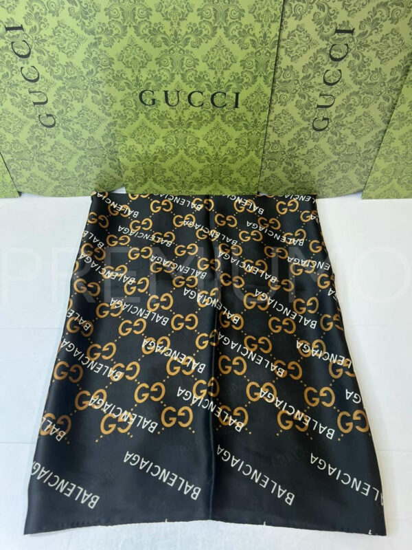 Gucci палантин PR704770 4