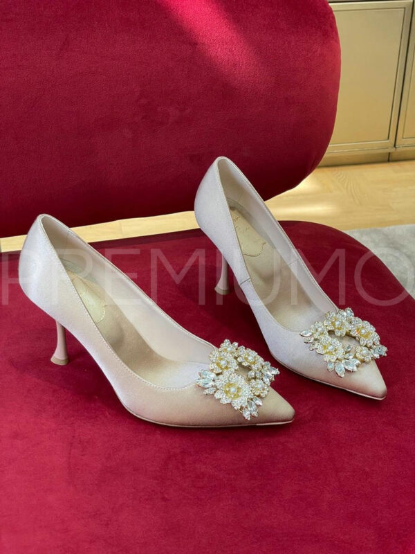Roger Vivier RV Bouquet Strass Buckle Pumps in Satin туфли PR642025