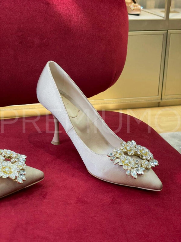 Roger Vivier RV Bouquet Strass Buckle Pumps in Satin туфли PR642025 2