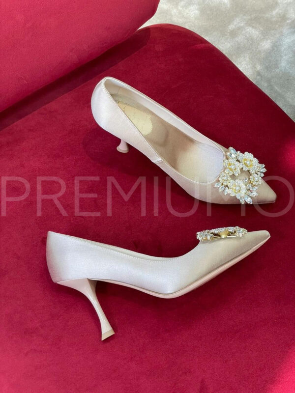 Roger Vivier RV Bouquet Strass Buckle Pumps in Satin туфли PR642025 3