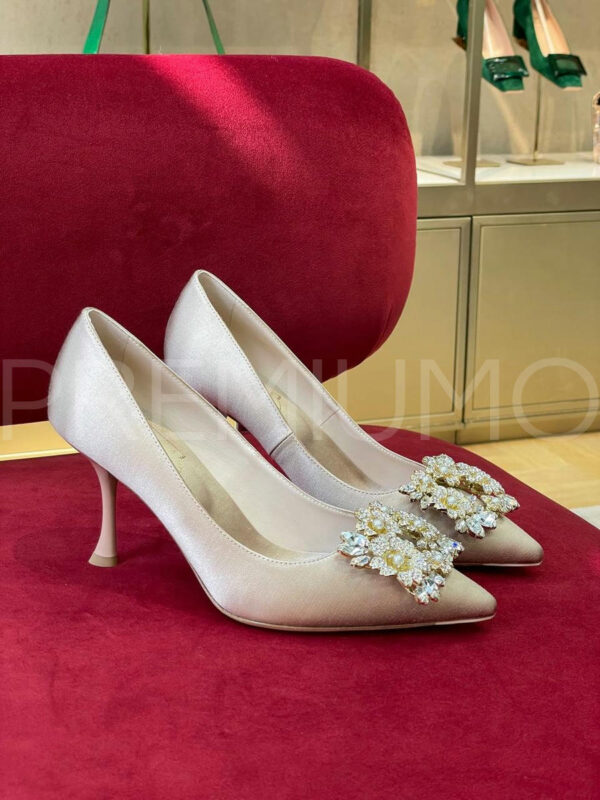 Roger Vivier RV Bouquet Strass Buckle Pumps in Satin туфли PR642025 4