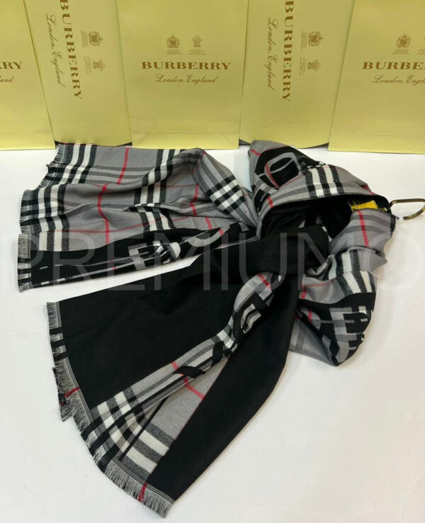 Burberry палантин PR362735
