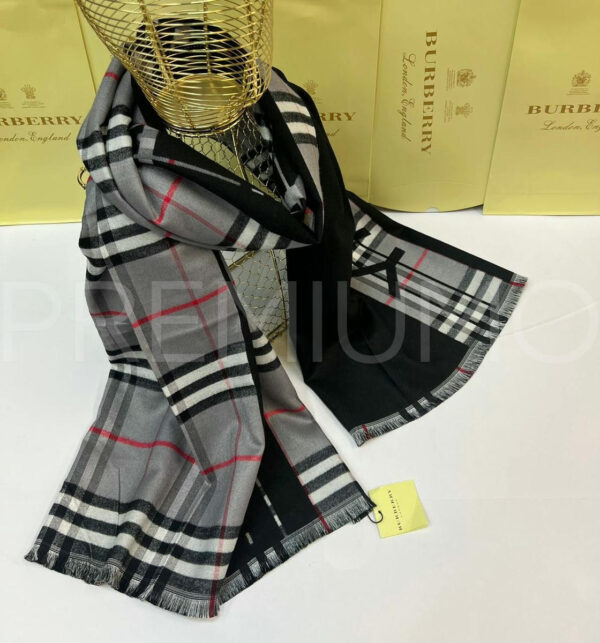 Burberry палантин PR362735 4