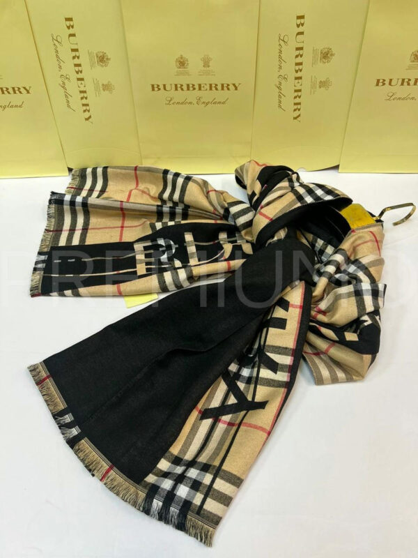 Burberry палантин PR126157