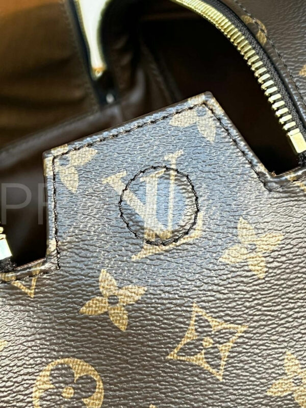 Louis Vuitton косметичка PR267630 12