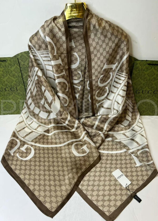 Gucci палантин PR377957