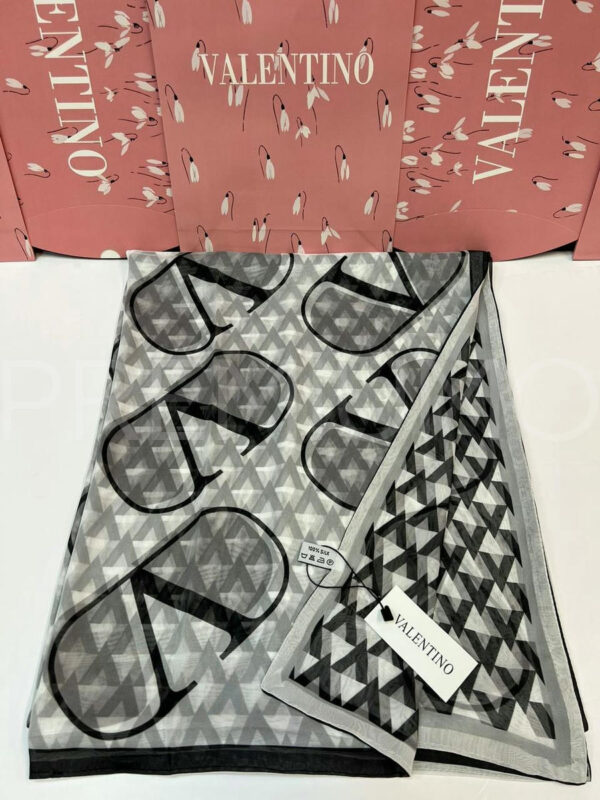 Valentino палантин PR469198 3
