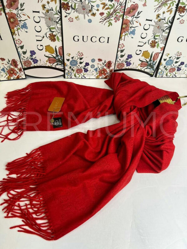 Gucci палантин PR357011