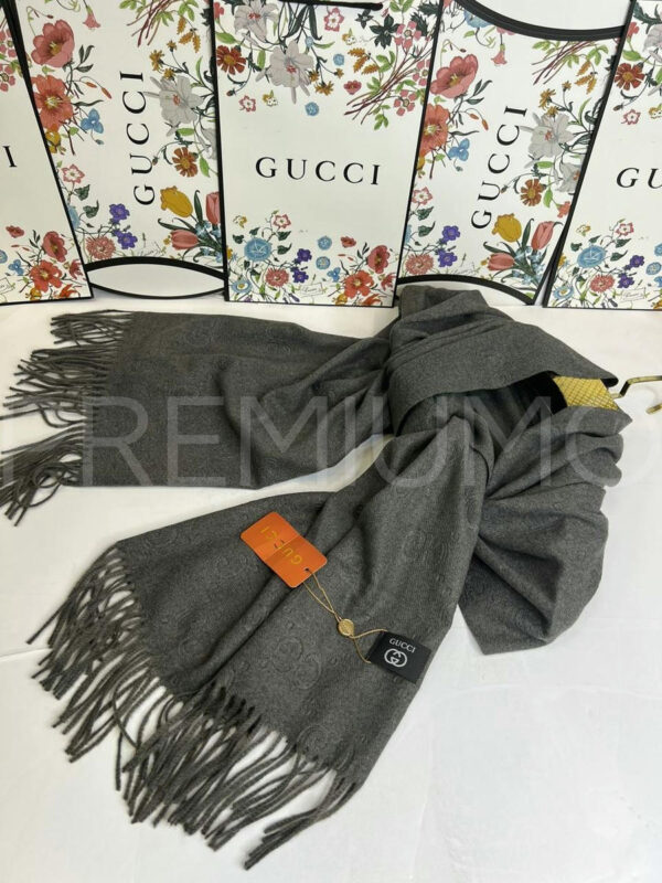 Gucci палантин PR335624