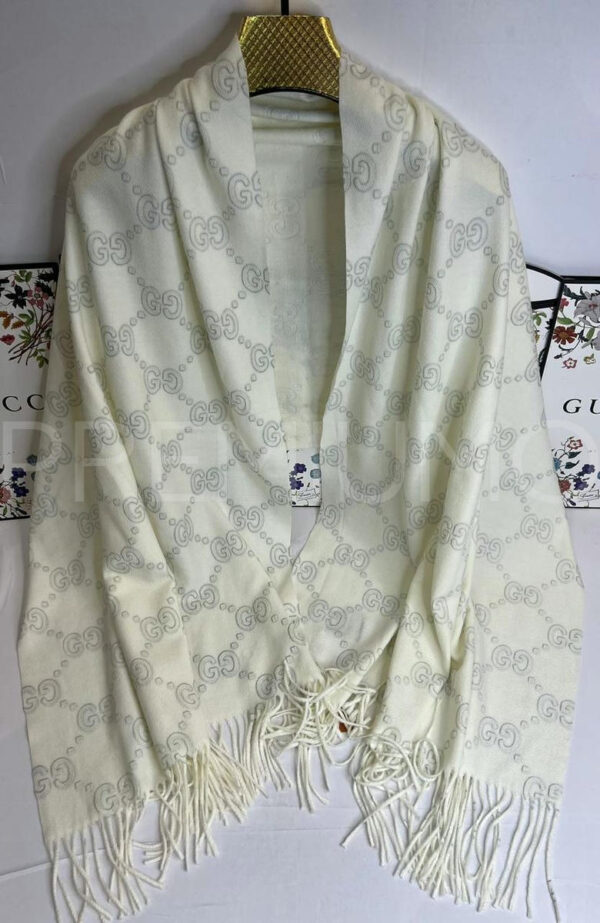 Gucci палантин PR866893 2