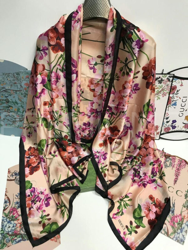 Gucci палантин PR902696