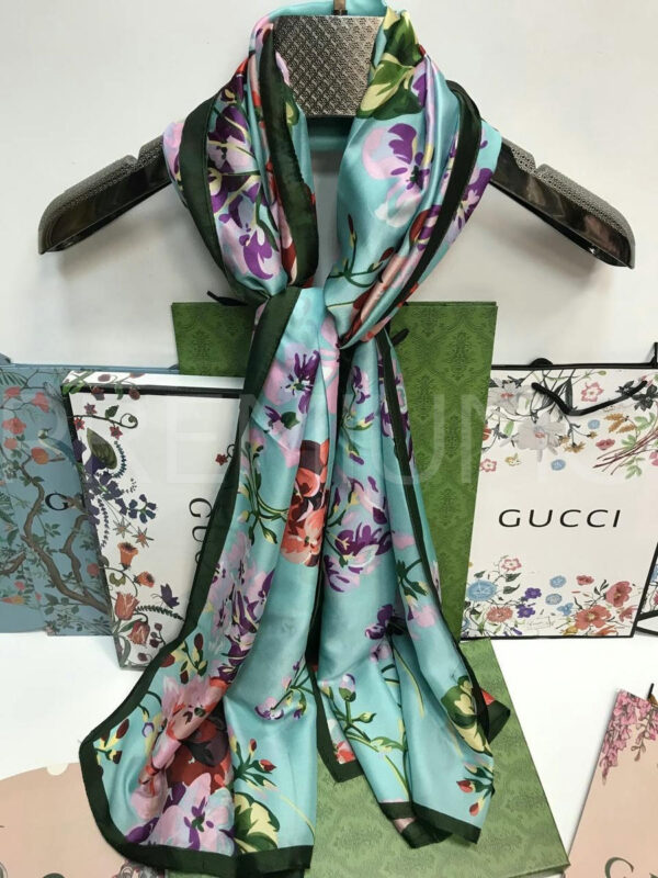 Gucci палантин PR716431 2