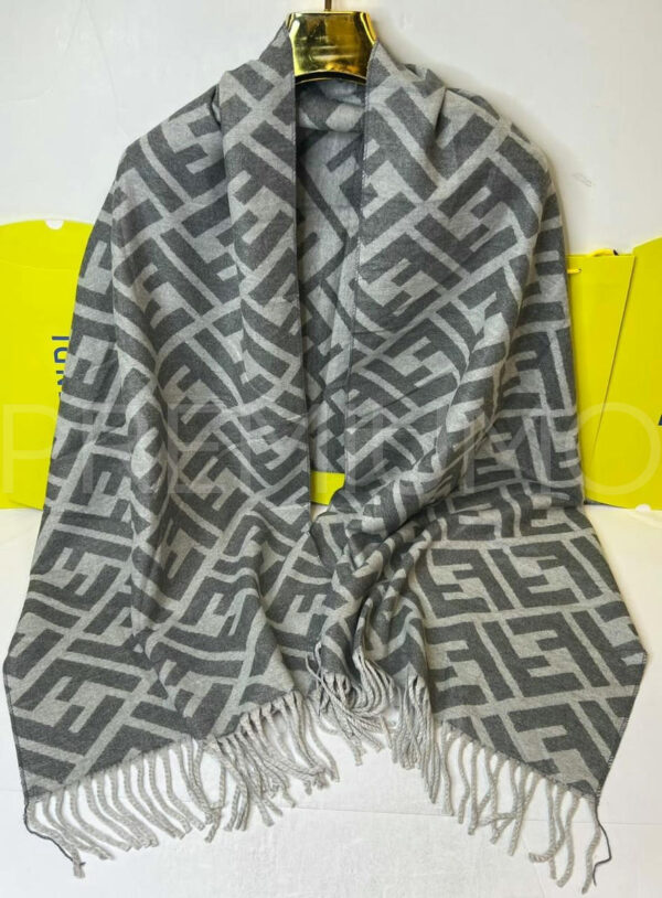 Fendi палантин PR390779