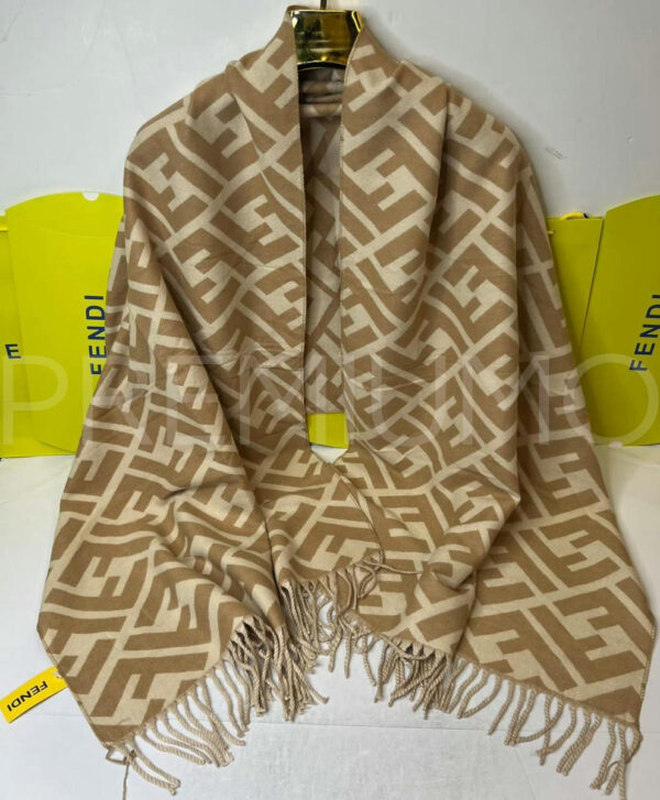 Fendi палантин PR716219