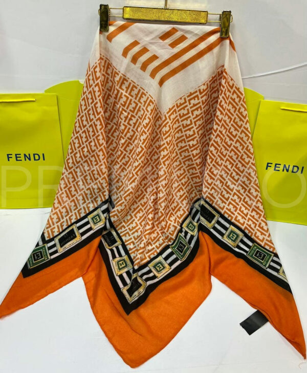Fendi платок PR147323