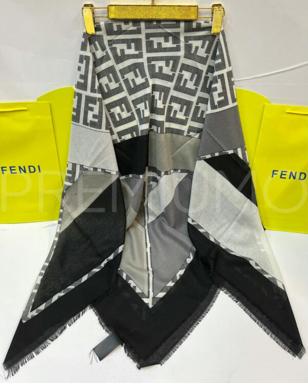 Fendi платок PR703583