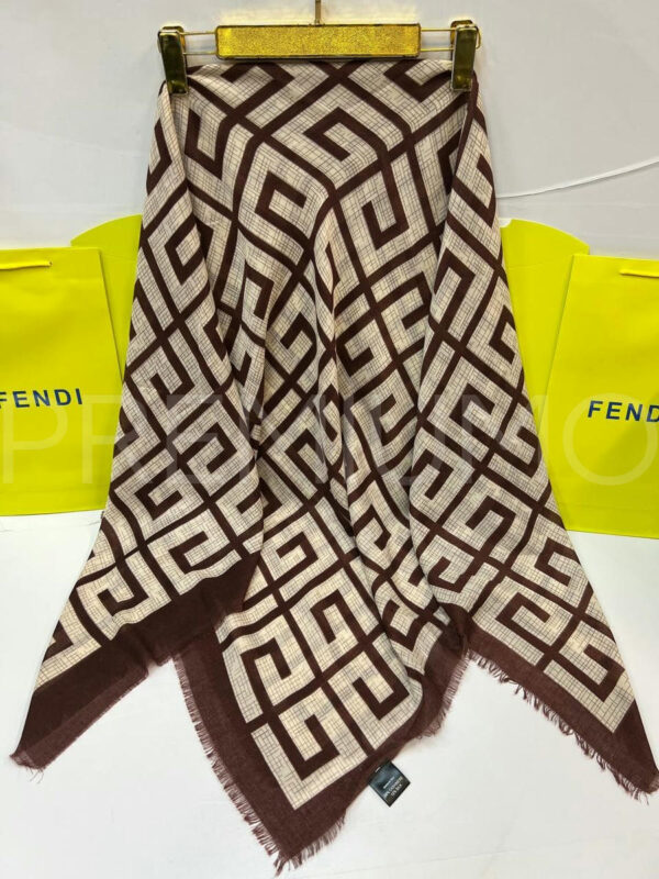 Fendi платок PR743224