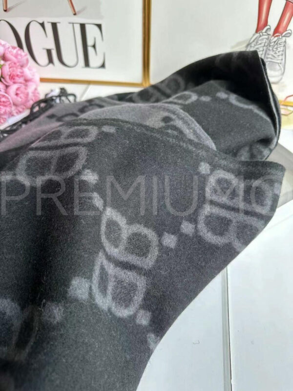 Balenciaga шарф PR679426 3