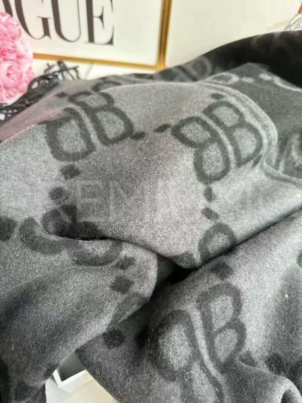 Balenciaga шарф PR679426 2