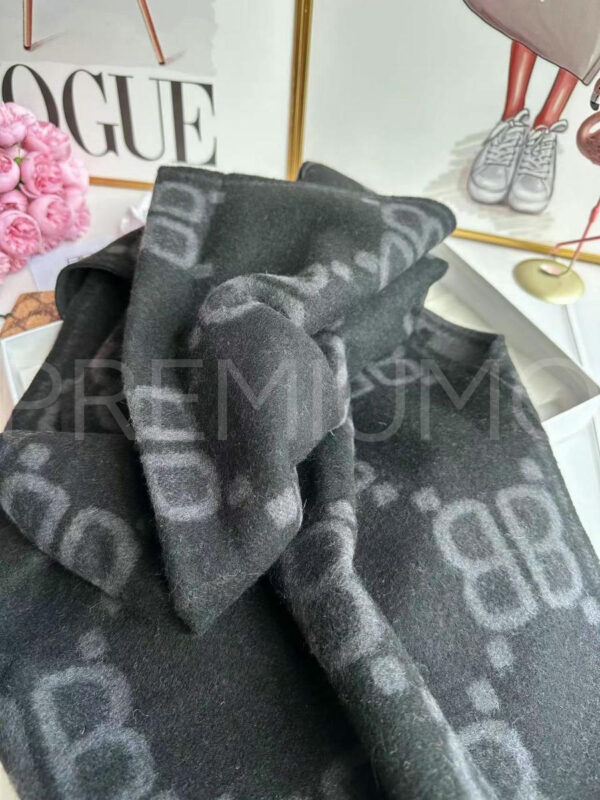 Balenciaga шарф PR679426