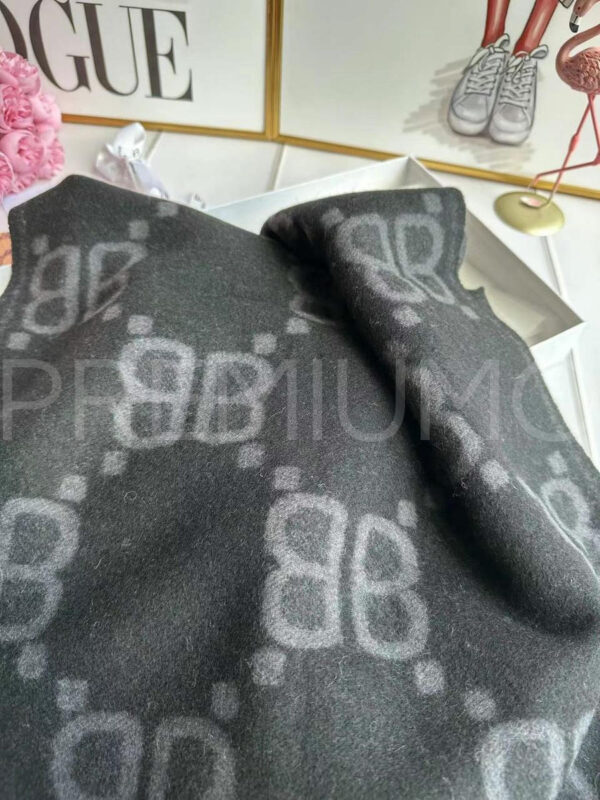 Balenciaga шарф PR679426 6
