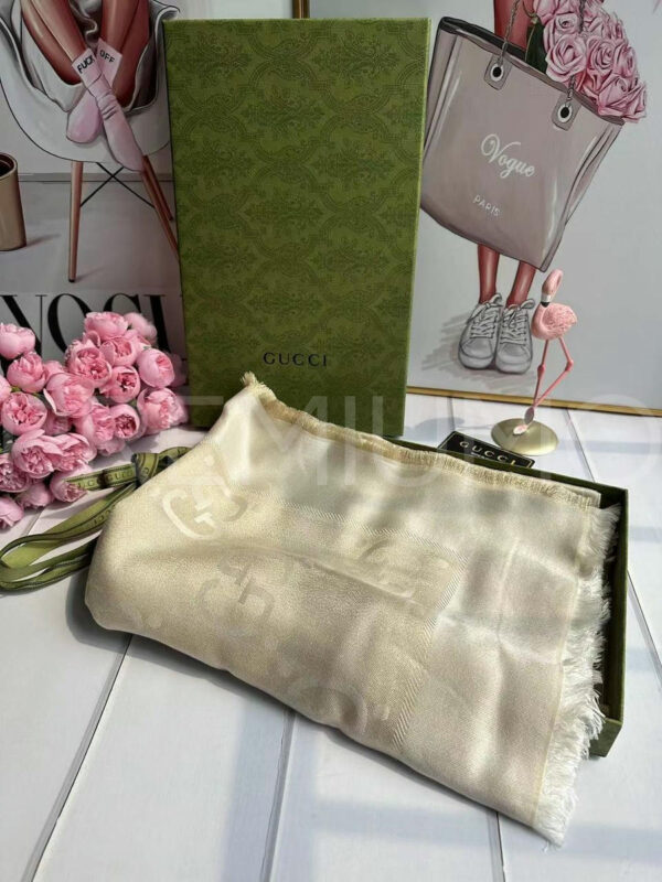 Gucci палантин PR539227